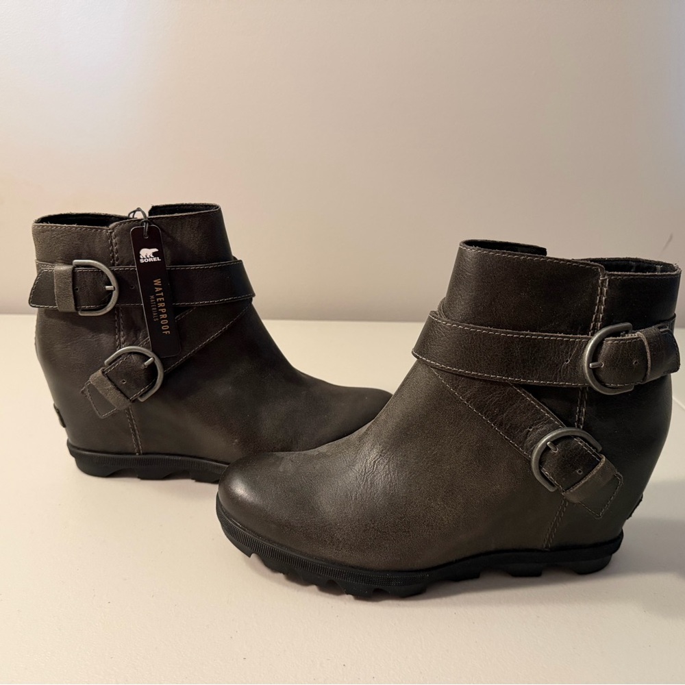 Sorel Women's Arctic Wedge Zip Waterproof Ankle Boots in Charcoal Size 10